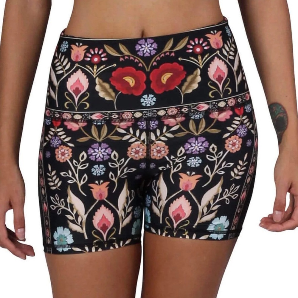 Yoga democracy 3 inch Joey short rustica hot yoga shorts LARGE